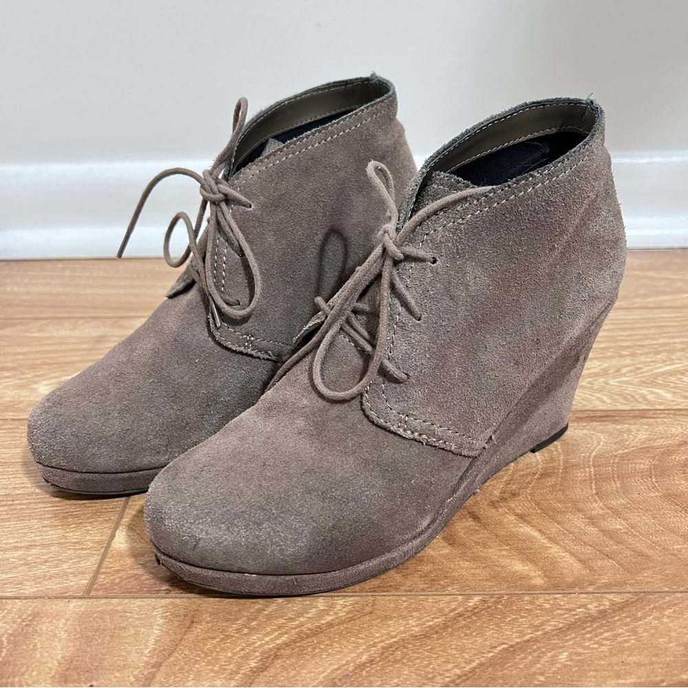 DV By Dolce Vita Taupe Suede Wedge Booties Size 7.5 M Minimalistic‎ Neutral